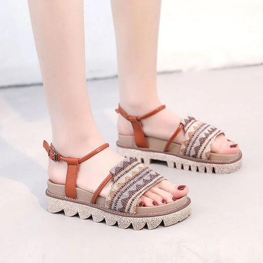 蒸れにくい、長時間歩いても快適、5cmソール、滑りにくい、クッション性が高くて履き心地抜群