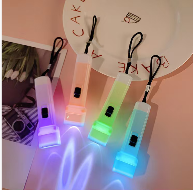 新しいシンプルな懐中電灯、ストラップ付き、幼稚園児の創造的なおもちゃの活動、実用的な小さなギフトギフト